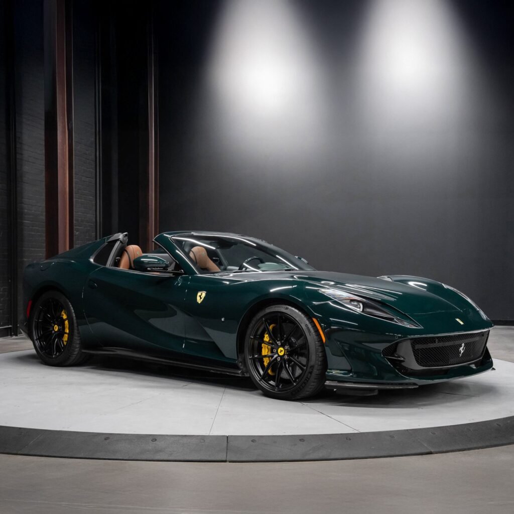 Ferrari 812 GTS 2023: Lujo y Desempeño en un Elegante Color British Racing Green